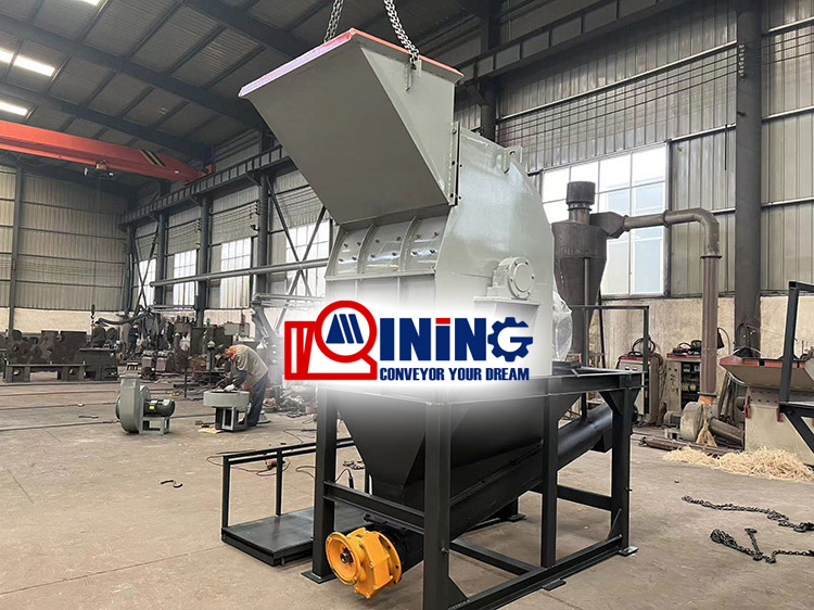 Sawdust crusher machine