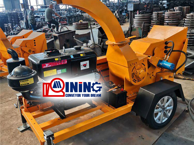 Mobile branch shredder crusher