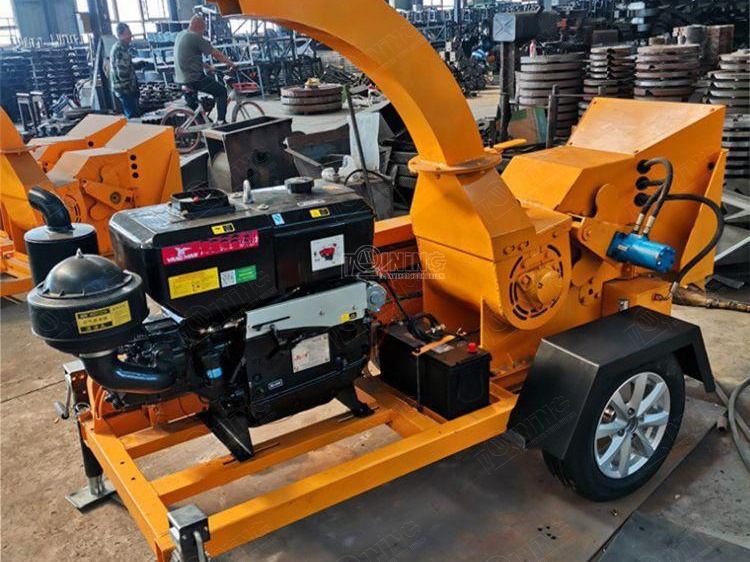 Mobile branch shredder crusher