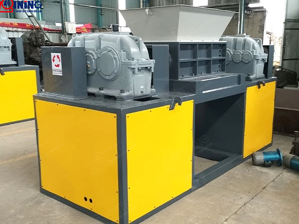 Clothes shredding machine shredder